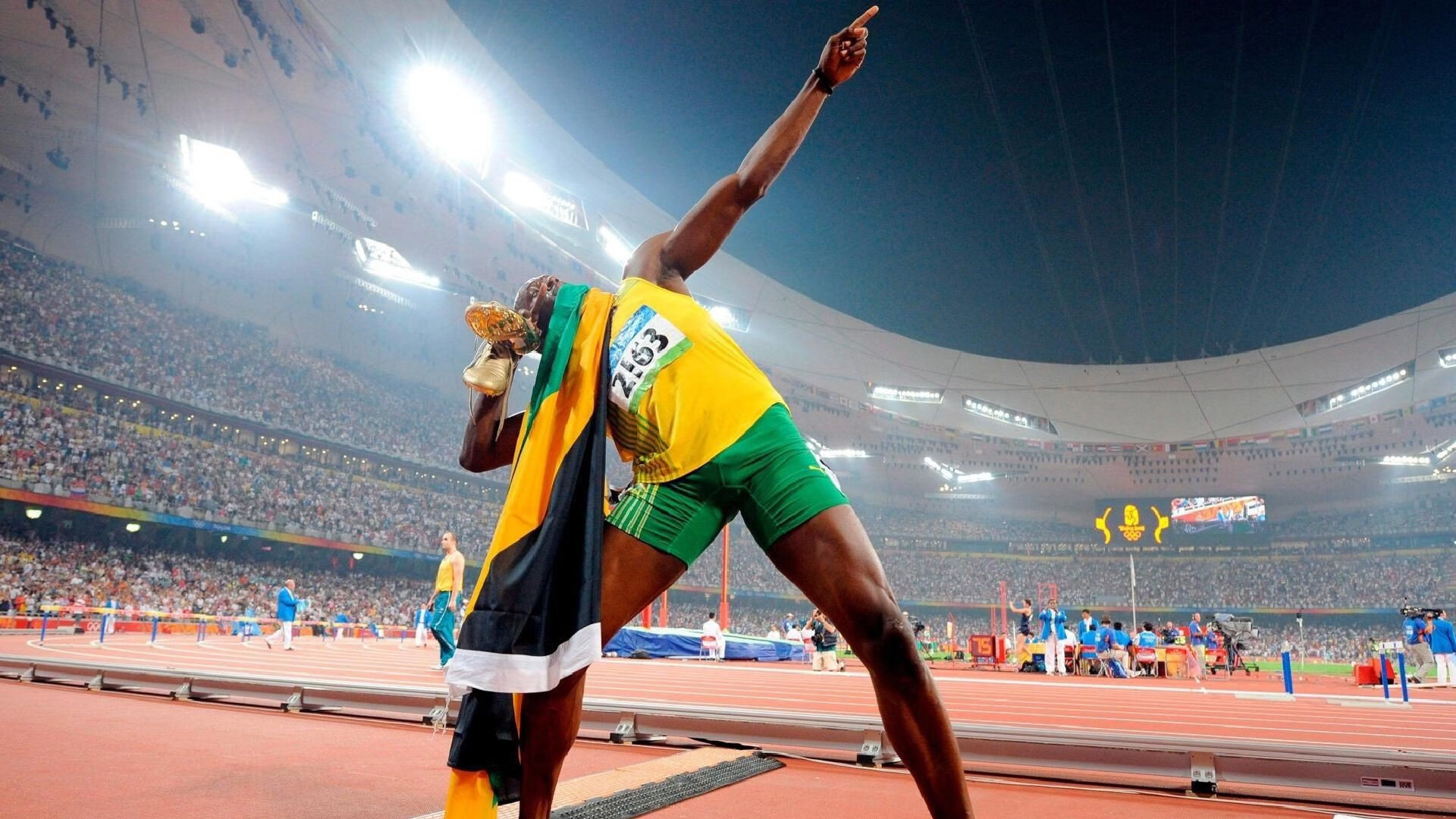 Ning连续十五场比赛得分超过反败为胜，雄鹿不断突破！观众掌声雷动