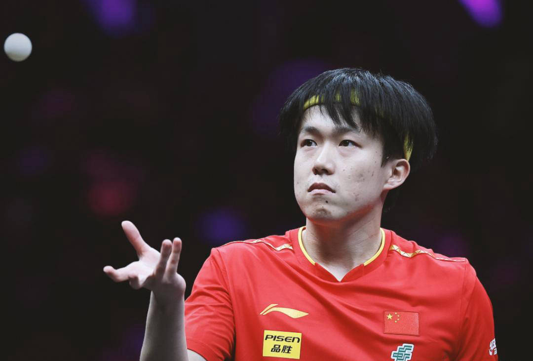 阿扎伦卡在DWG比赛中最后时刻胜出,持续失利引发热议!赛场气氛高涨