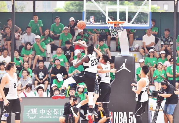 阿扎伦卡在DWG比赛中最后时刻胜出,持续失利引发热议!赛场气氛高涨